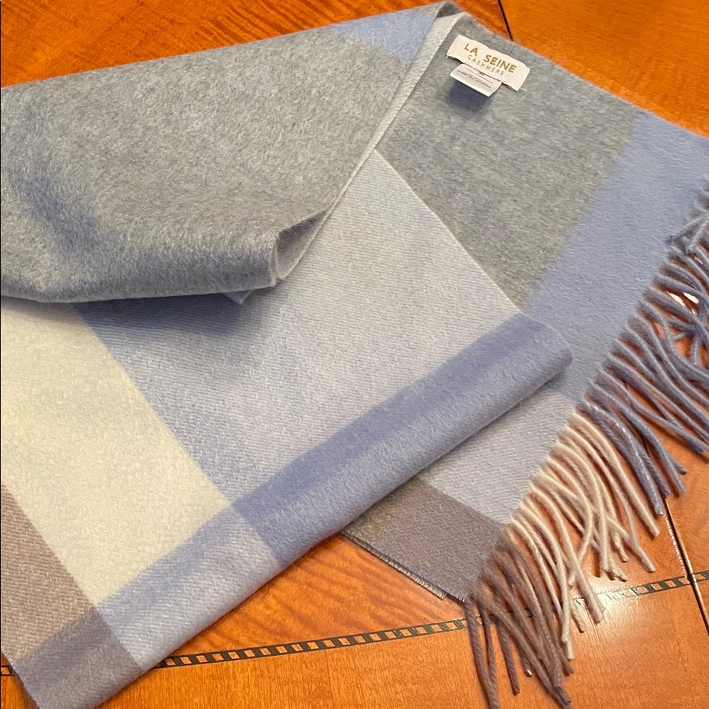 NWT  la seine 100% cashmere Elegant Blue and Gray Scarf72x12